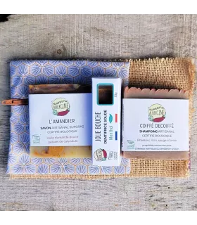 Traveling kit for transporting soaps and solid toothpaste