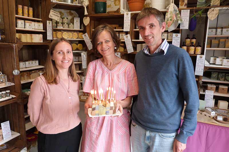 Photo équipe SAvonnerie Aubergine 10 ans anniversaire
